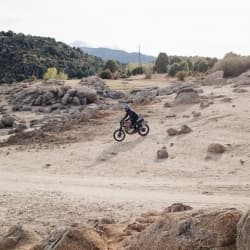 Cari Rekomendasi Ban Motor Trail? Cek Tipsnya di Sini! Thumbnail