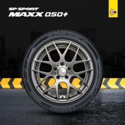 How to Overcome a Slipped Tire on a Car in the Middle of the Road Thumbnail