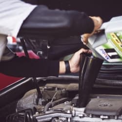 Ragam Oli Mesin Mobil yang Penting Diketahui Thumbnail