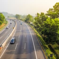 Lane Keeping Assist Menjaga Mobil Tetap di Jalurnya Thumbnail